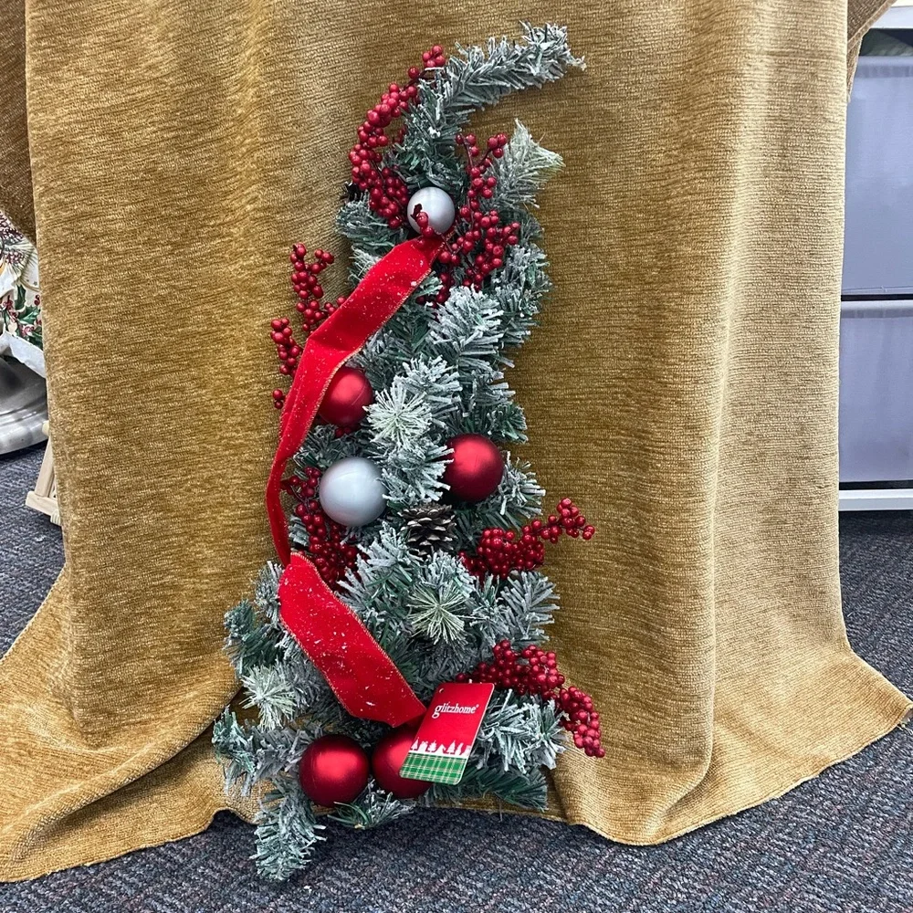 Glitzhome artificial snow sprayed Christmas decorated elongated wall hanging
